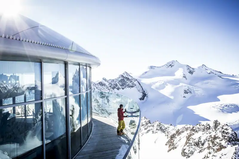 Café 3440 on the Pitztal Glacier with a view of the Wildspitze