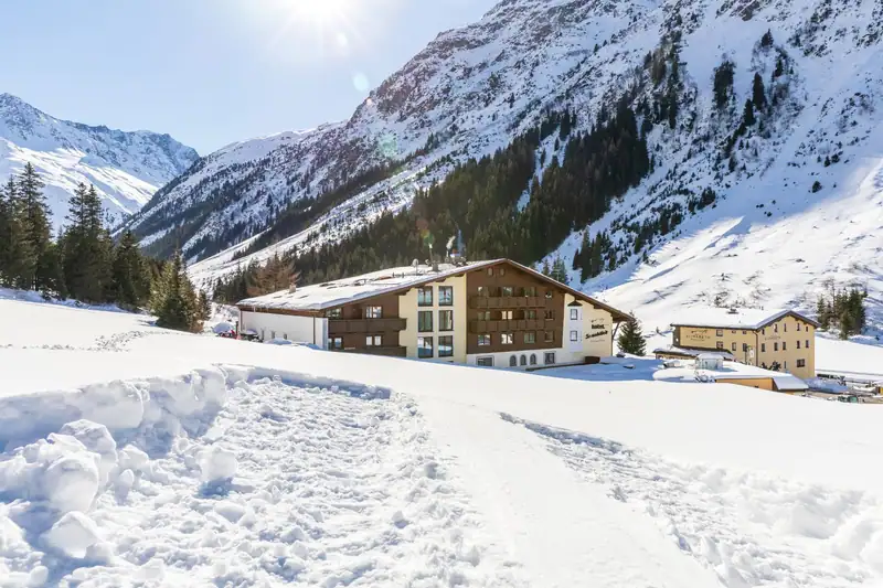 GenussHotel Sonnblick in the snowy high valley in sunshine