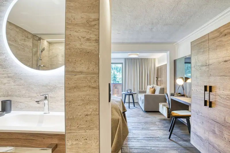 Bathroom with round mirror and view into the room