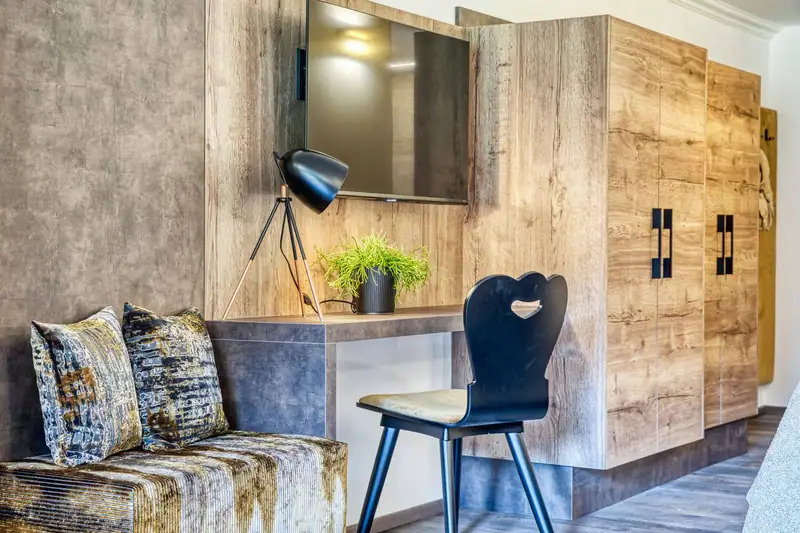 Desk with Tyrolean heart chair in the room
