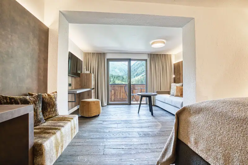 Zimmer mit Blick auf den Balkon